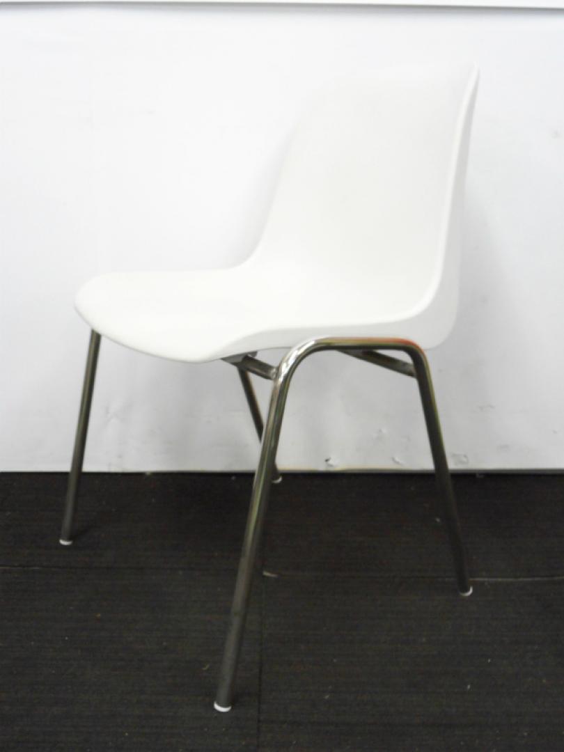 【2脚入荷！】MOD ELENA製　イタリア製  スタッキングチェア　ホワイト　【中古オフィス家具　会議用チェア　ミーティングチェア】
                        
                                    中古
            