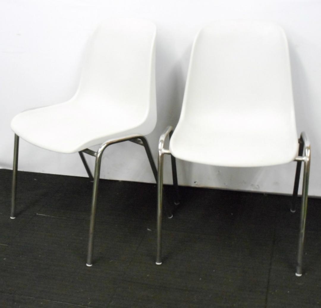 【セット商品】2脚セット販売　MOD ELENA製　イタリア製  スタッキングチェア　ホワイト　【中古オフィス家具　会議用チェア　ミーティングチェア】
                        
                                    中古
            