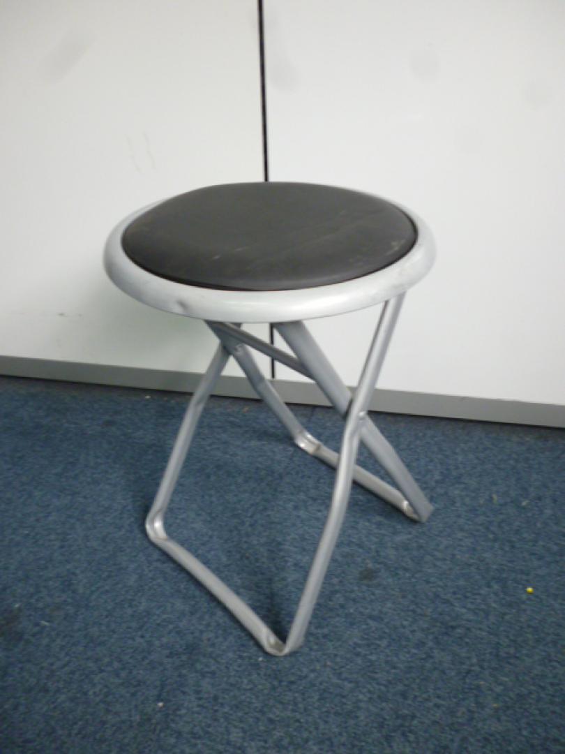 シンプルなチェアが入荷しました！
                        
                                    中古
            