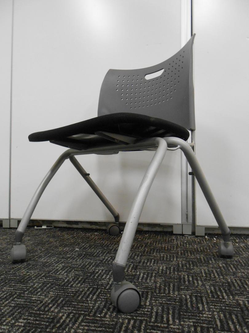 スタッキングチェア
                        
                                    中古
            
