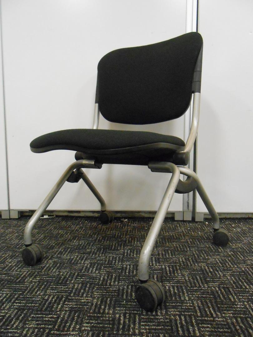 キャスター付ネスティングチェア
                        
                                    中古
            