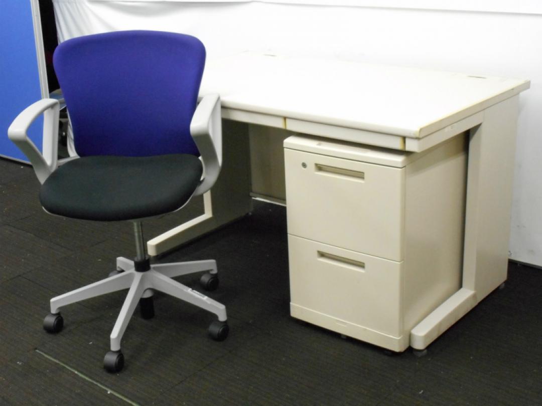 【セット商品】コクヨ製　幅1200 平デスク　+　2段ワゴン　+　イナバ製　肘付きチェア　のセット　【中古オフィス家具　事務机　片袖デスク】
                        BS ビーエス MX エムエックス バルチェ
                                    中古
            