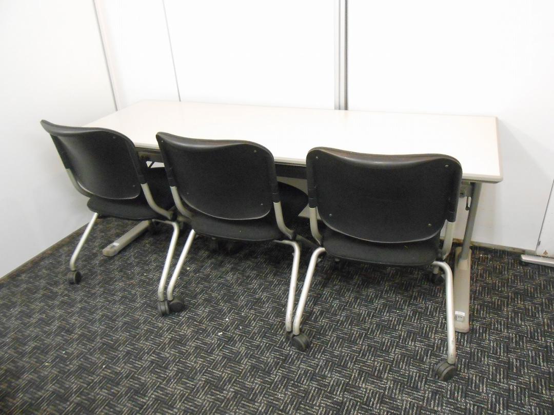 【通常価格の10％OFF】【セット商品】　サイドスタックテーブル＋ネスティングチェア×３脚セット　■　セミナールームにおすすめ
                        
                                    中古
            