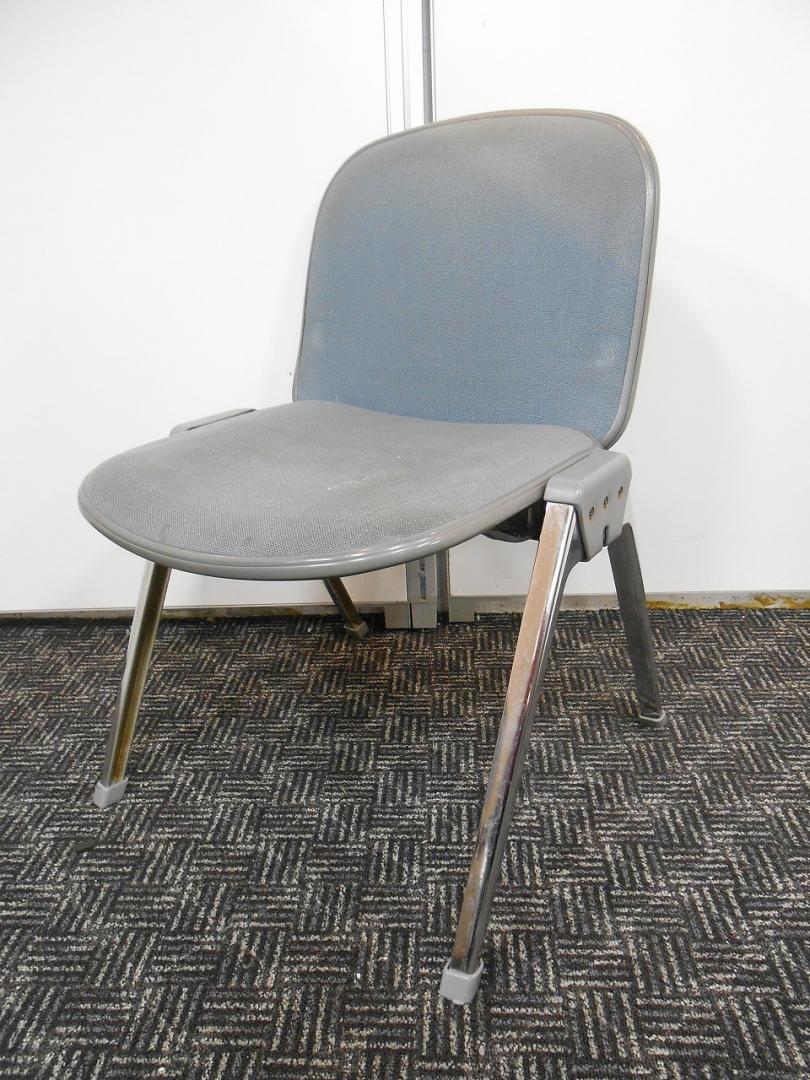 【オツトメ品】　汚れ有の為　　スタッキングチェア
                        
                                    中古
            