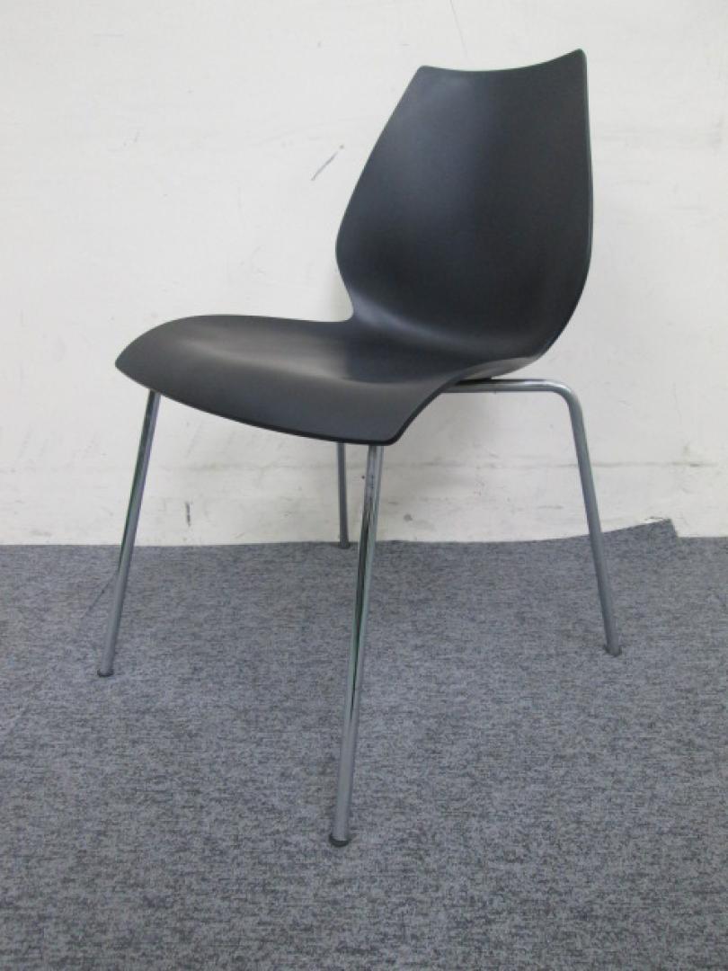 【イタリアデザイン家具　カルテル製マウイチェア】人気のブラック
                        マウイチェア
                                    中古
            
