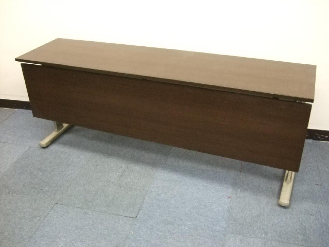 コクヨ製　サイドスタックテーブル　落ち着いたブラウン色　！！
                        ＫＴ-700
                                    中古
            