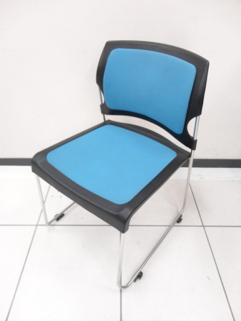 コクヨ製スタッキングチェア【プレド】ブルー
                        プレド
                                    中古
            