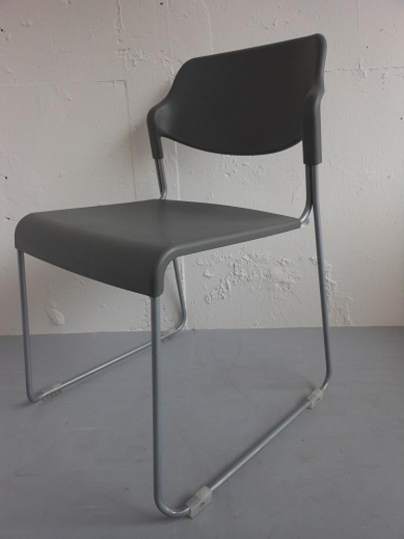 【ロット揃います！】｜スタッキングチェア｜その他メーカー製
                        
                                    中古
            