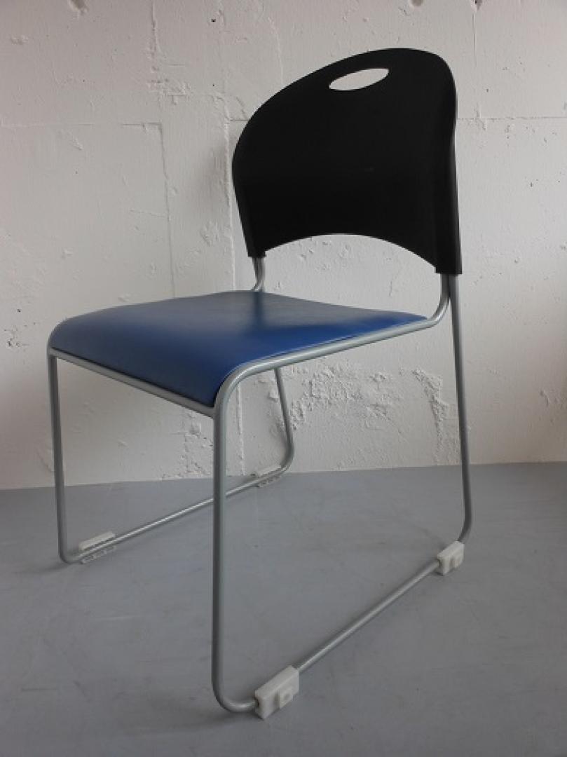 【ロット揃います！】｜スタッキングチェア｜座面ビニール地・背もたれ樹脂｜ライオン製
                        
                                    中古
            