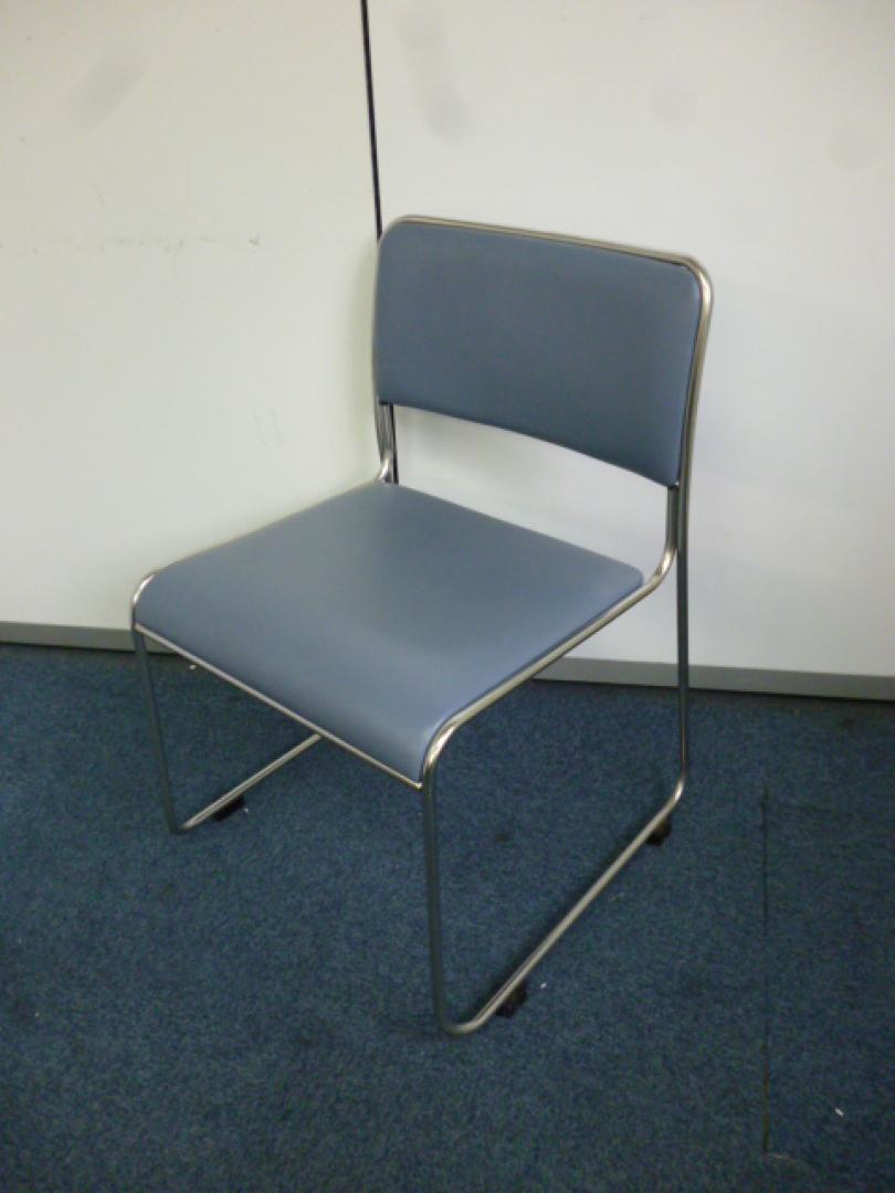 スタッキングチェアが入荷しました！
                        
                                    中古
            