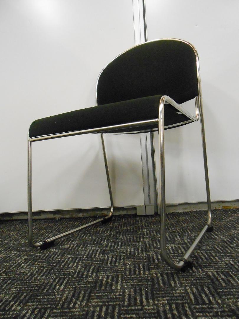 ■スタッキングチェア４脚セット！　■ちょっとした会議スペースや、接客スペースに使いやすいチェアです！　■まとめ買いで一式揃う　場所をとらないスタッキングチェア。　■入荷が少ないので、買うなら今っ！！【セット商品】
                        
                                    中古
            