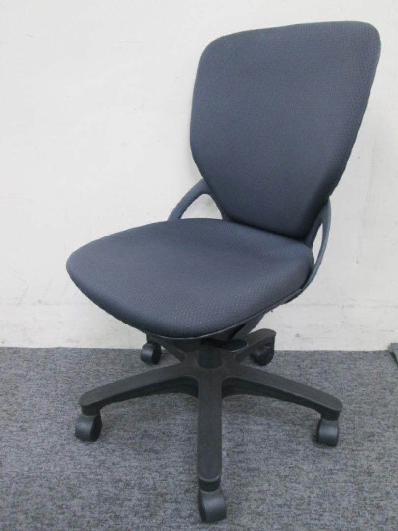 【イトーキ製プレーゴチェア】ハイバック　ダークグレー色
                        Prego（プレーゴ）
                                    中古
            