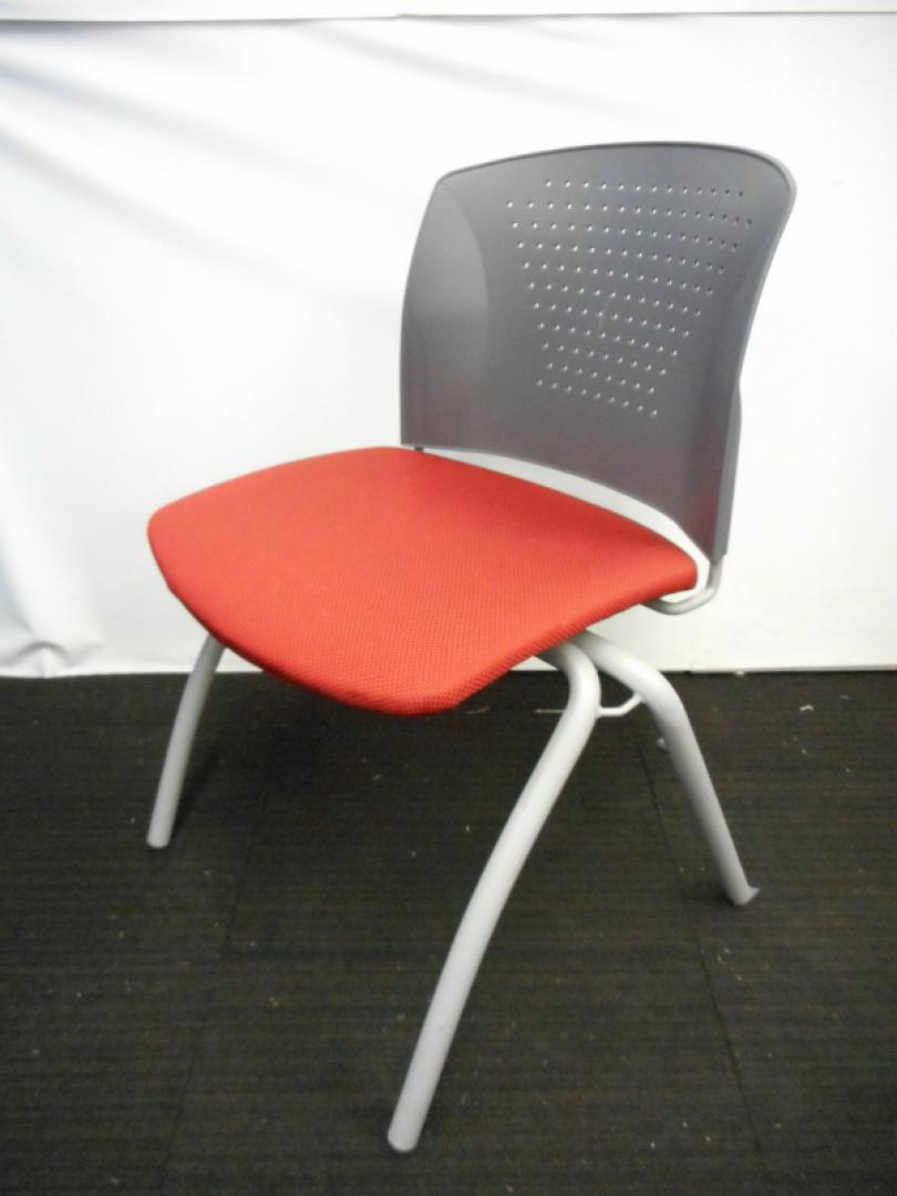 【9脚入荷！状態良好】aico製　スタッキングチェア　レッド　会議用チェア　ミーティングチェア　【中古オフィス家具　事務椅子】
                        MC
                                    中古
            