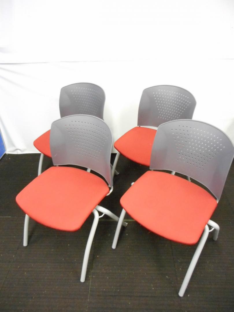 【セット商品】aico製　スタッキングチェア4脚セット　レッド　会議用チェア　ミーティングチェア　【中古オフィス家具　事務椅子】
                        
                                    中古
            