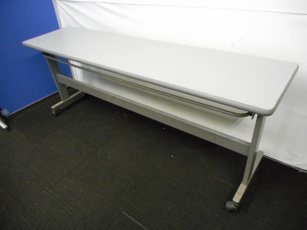 【4台入荷！】サイドスタックテーブル　キャスター付きフォーディングテーブル　折り畳みテーブル
                        HS
                                    中古
            