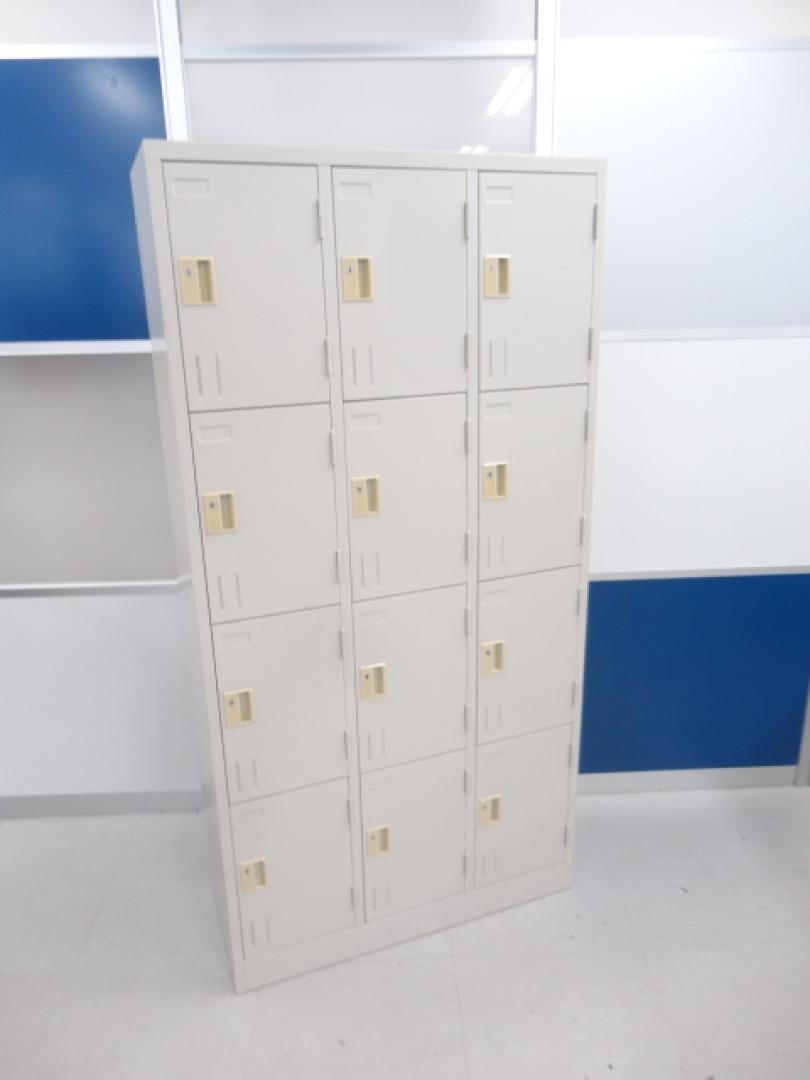 12人用ロッカー　すべて鍵付き　奥行380タイプ
                        
                                    中古
            