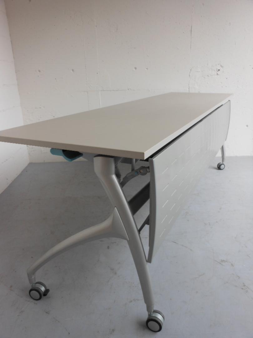 幕板付で丈夫！サイドスタックテーブル　高品質商品【おつとめ品】
                        
                                    中古
            