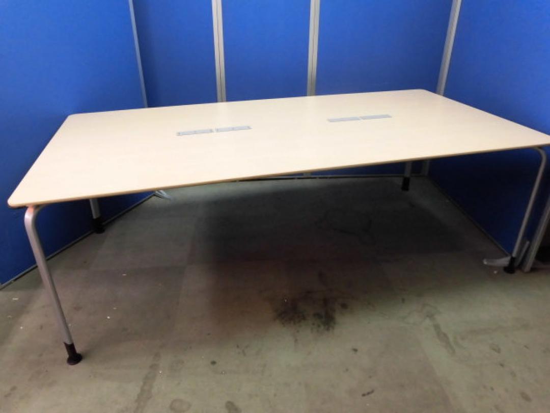 W2100サイズ｜配線ダクト付｜アジャスタータイプ｜
                        アリーナT/ALINA　グッドデザイン賞受賞商品
                                    中古
            