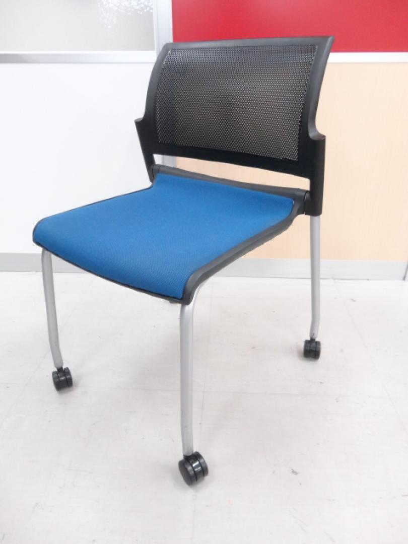 ミーティングチェア　キャスター付き　
                        
                                    中古
            