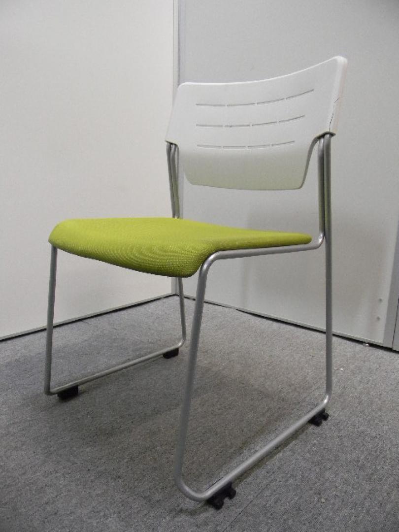 スタッキングチェア ■グリーン　スタッキング可【おつとめ品】【1脚限定】
                        エレック(Eleck)
                                    中古
            