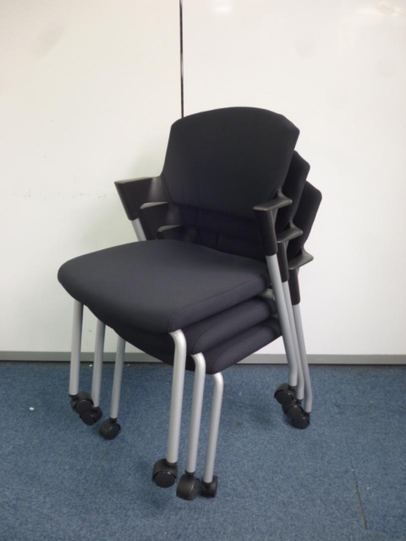 【コクヨ製】スタッキングチェアが入荷しました！
                        
                                    中古
            