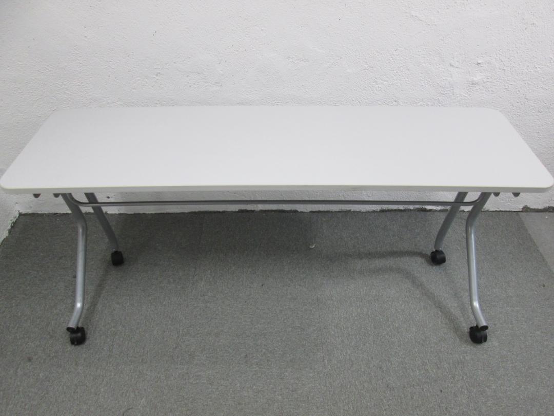 キャスター付きで移動も楽々！折り畳めてコンパクトに収納できます！スタックテーブル
                        
                                    中古
            