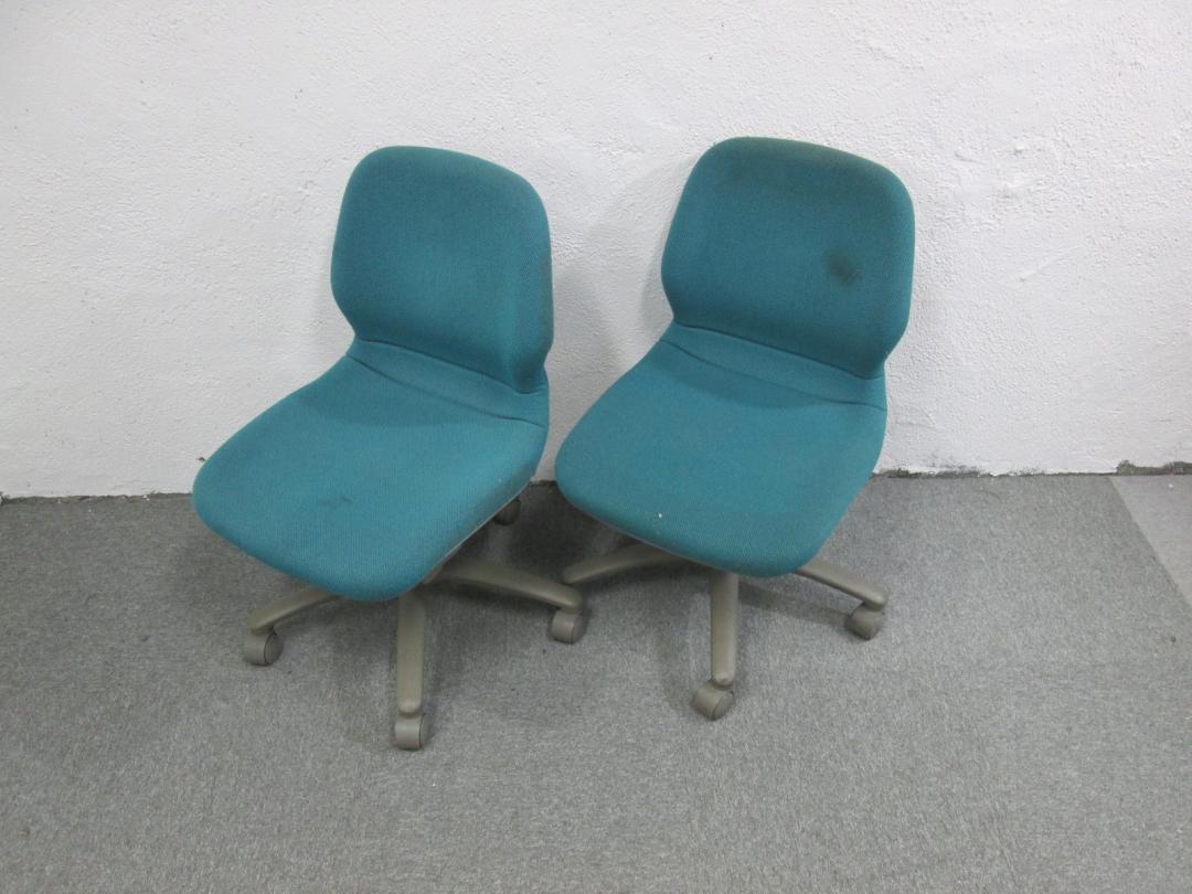 通常価格の10％OFF　オカムラ製ＣＸシリーズ　オフィスチェア　肘無し｜グリーン｜お得な3脚セット商品！【セット商品】
                        
                                    中古
            