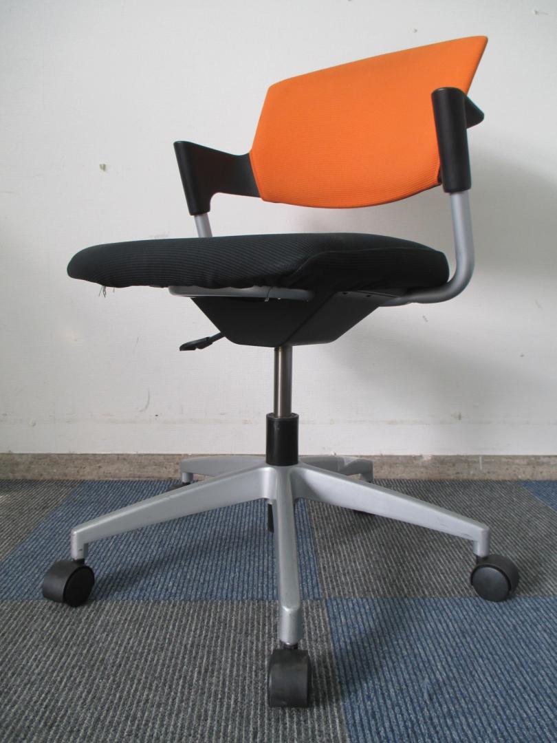 【状態良好品】【回転脚タイプ】コクヨ製　ミーティングチェア【上下昇降機能付き】【中古　会議用チェア　OAチェア】
                        Protty（プロッティ）シリーズ
                                    中古
            