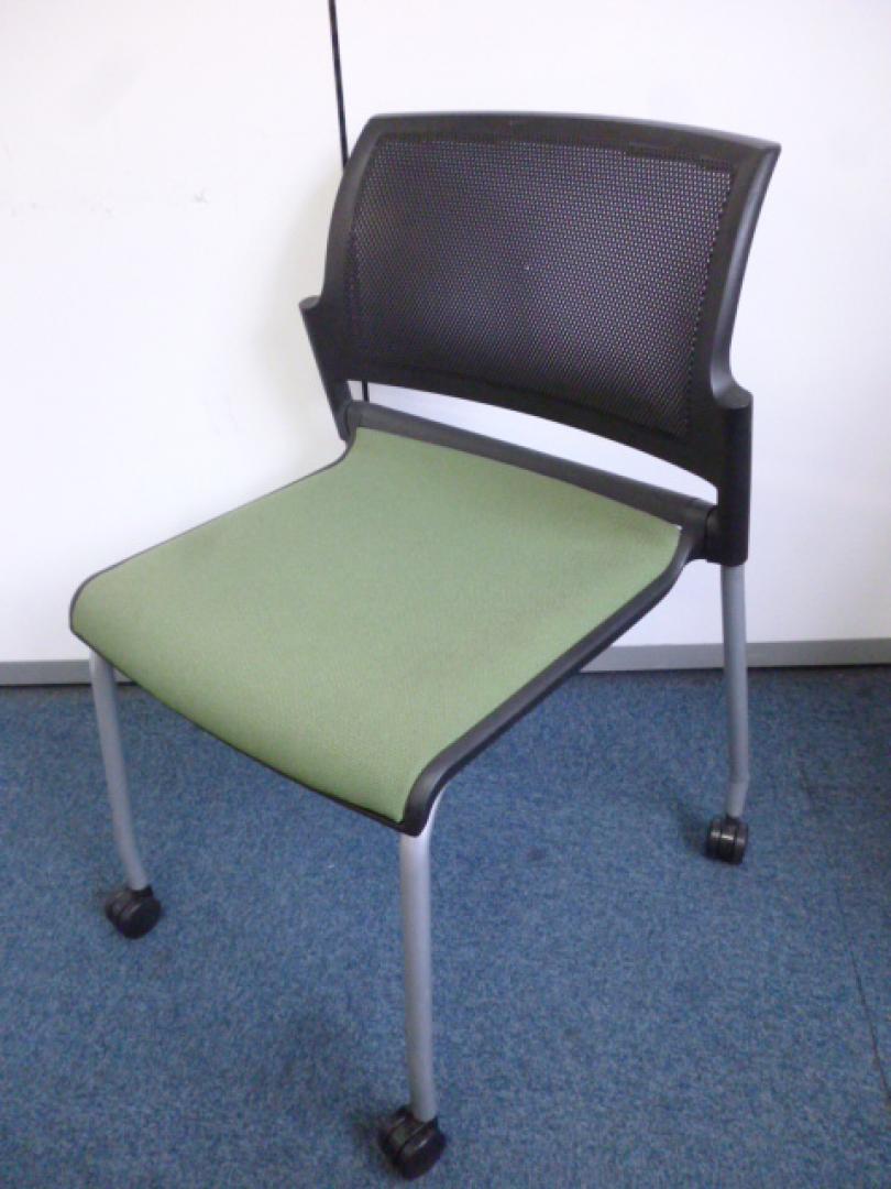 【ウチダ製】スタッキングチェアが入荷しました！
                        
                                    中古
            