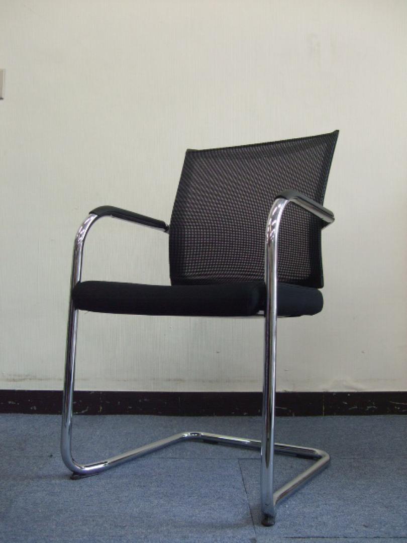 デザイン・機能性抜群！！【1脚限定】　　小さなホツレがあるため、特価にて販売中！！
                        FOSTER（フォスター）
                                    中古
            