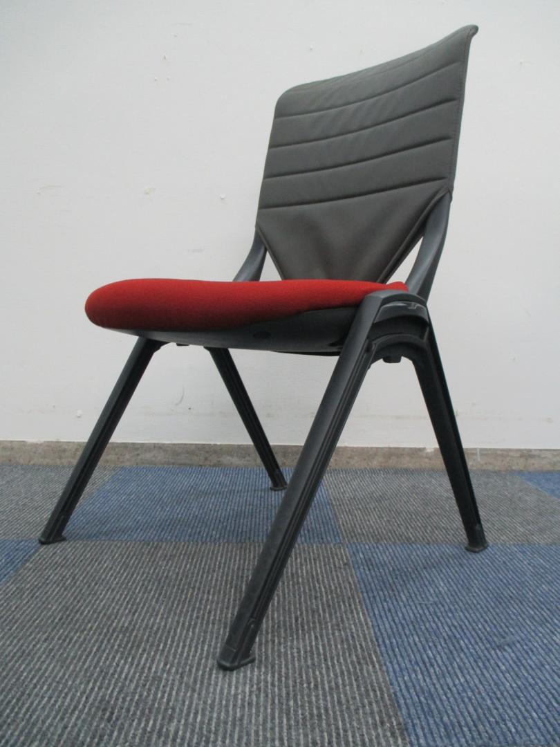 【重ねて収納可能】PLUS製　スタックチェア【中古　会議用チェア】
                        
                                    中古
            
