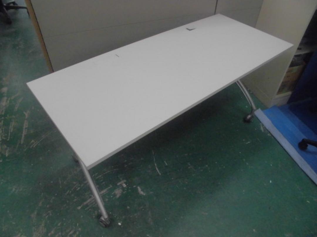 サイドスタックテーブル/イトーキ製/ｗ１５００/使いやすい大きさ/
                        
                                    中古
            