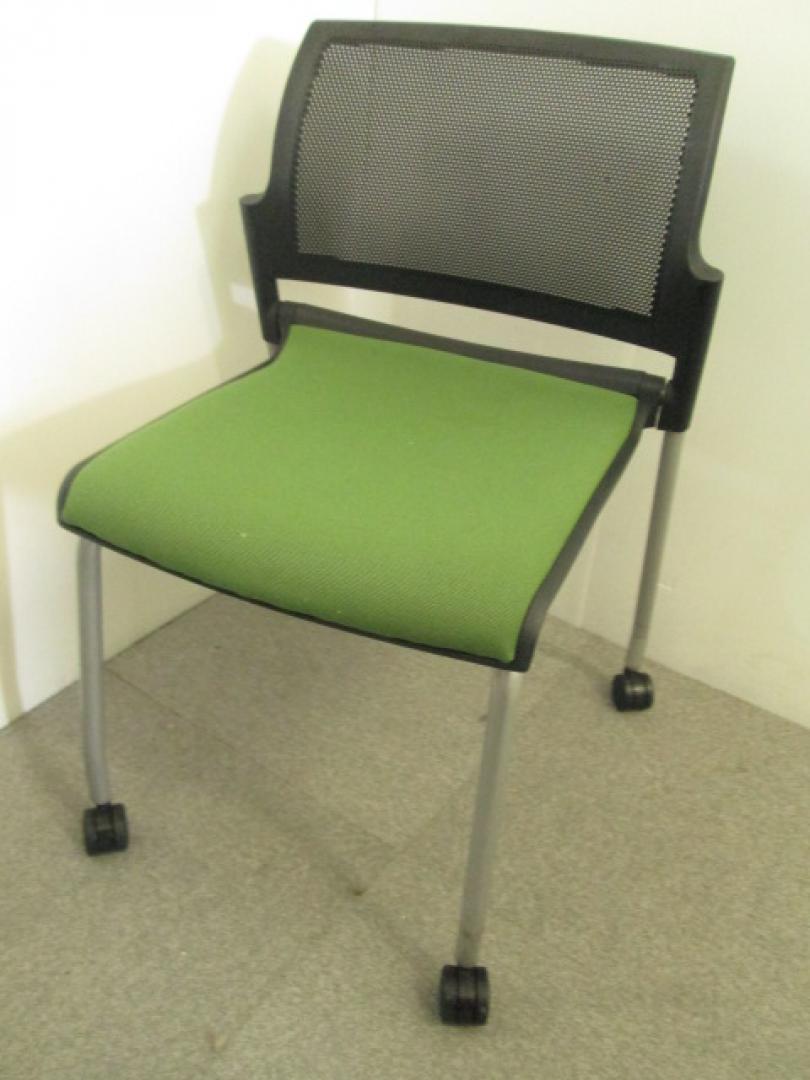 内田洋行　スタッキングチェア　キャスター付　グリーン　残り1脚限り
                        
                                    中古
            
