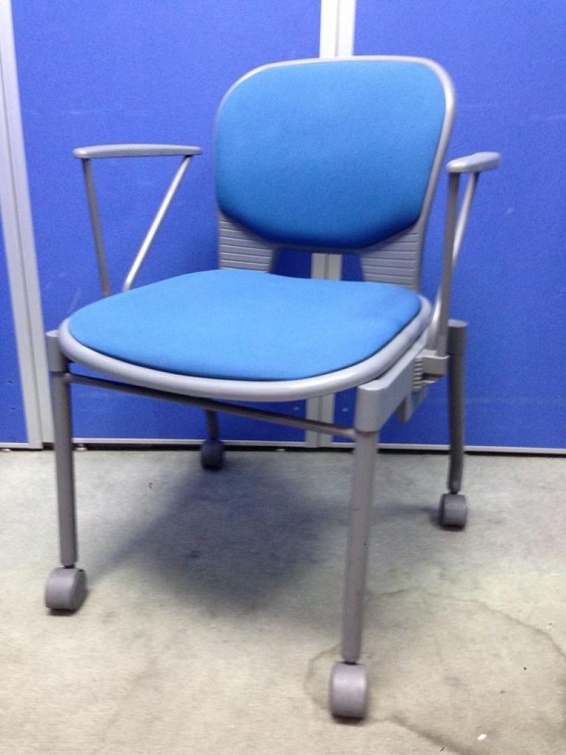 キャスター付｜肘付｜ミーティングチェア｜会議室や休憩室に！
                        
                                    中古
            