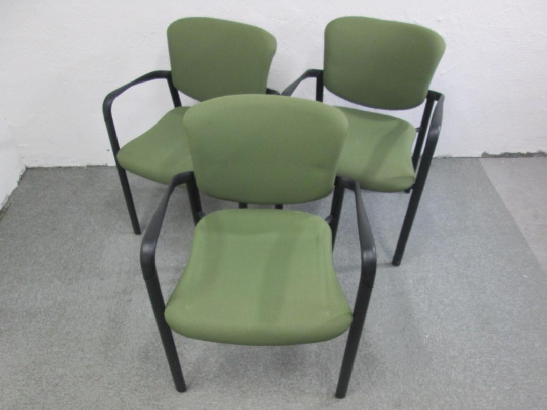 通常価格の10％OFF　ヘイワース製　肘当て付きスタックチェア 　お得な3脚セット商品　【セット商品】
                        
                                    中古
            