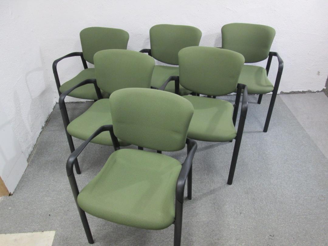 通常価格の10％OFF　ヘイワース製　肘当て付きスタックチェア 　お得な6脚セット商品　【セット商品】
                        
                                    中古
            