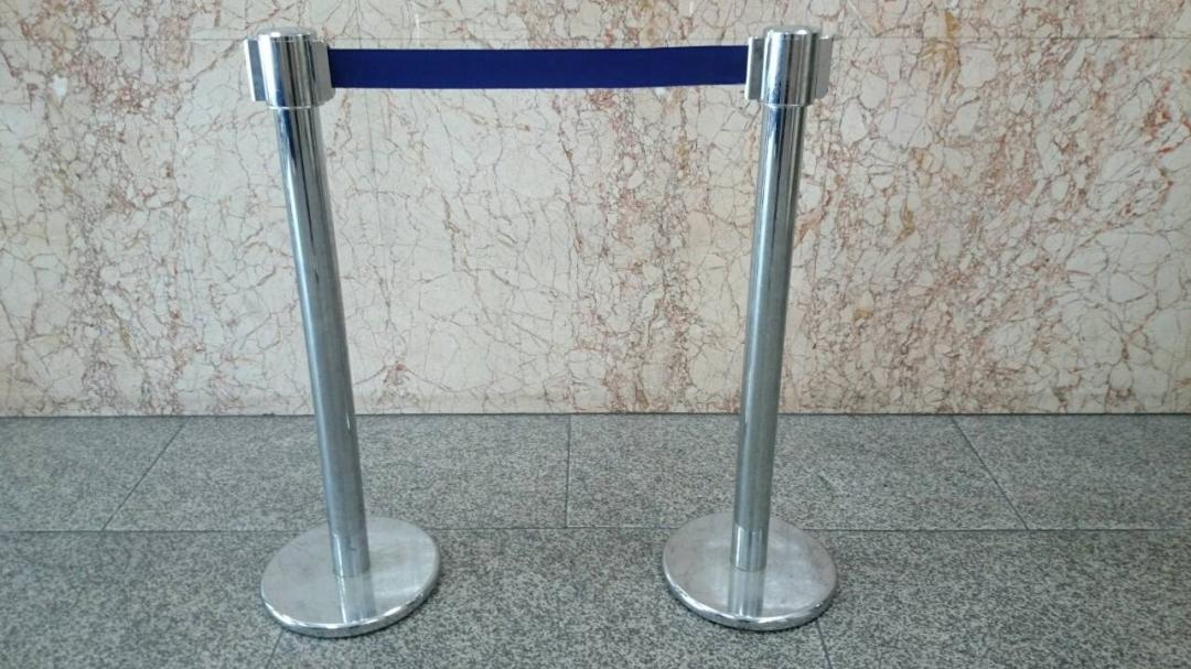 ベルトパーテーション　最大約2mまで伸縮可　1本に付
                        
                                    中古
            