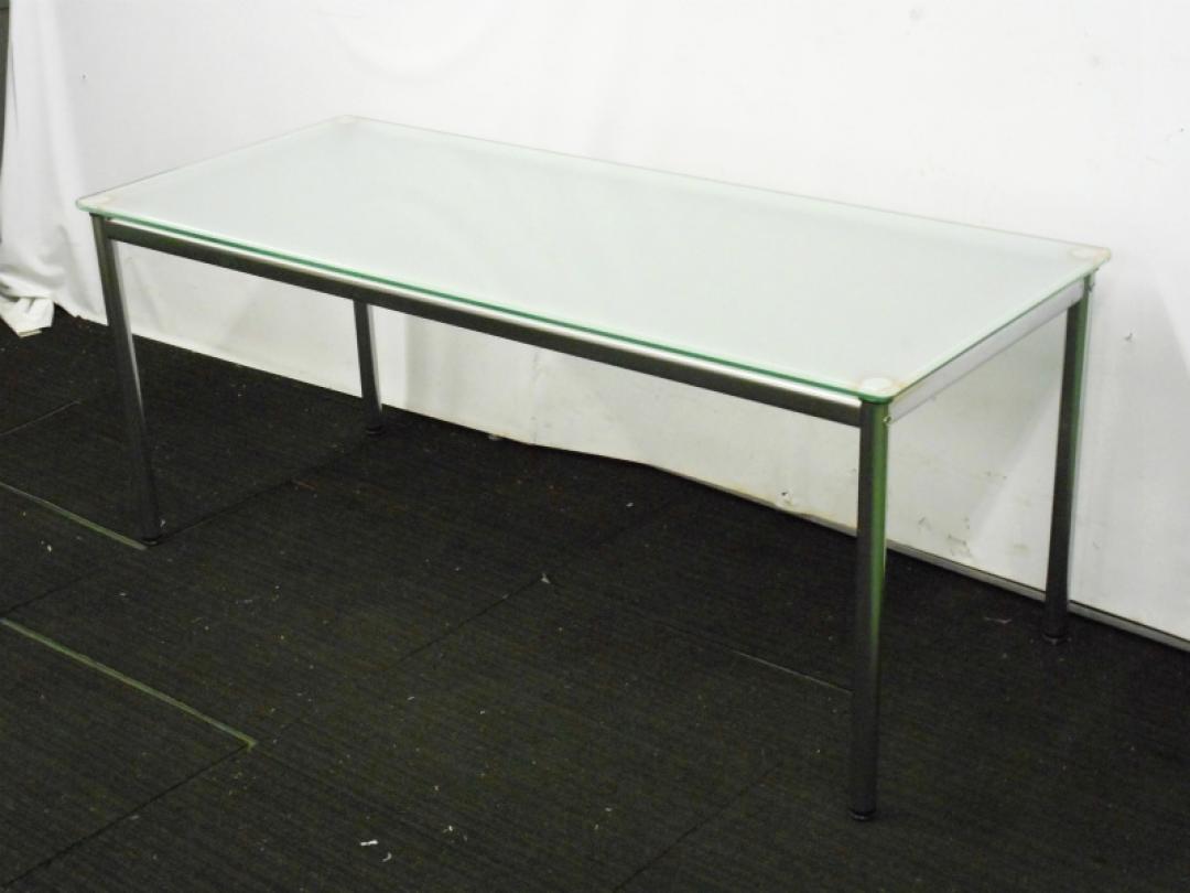 【1台入荷！状態良好】岡村製作所　ガラステーブル　ロビー用　応接用　幅1200 奥行500　高さ500
                        8346X
                                    中古
            