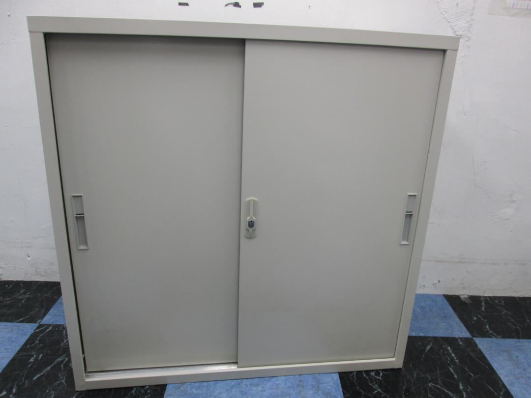 【※鍵2本付き】スチール引違書庫｜880/400/880｜ニューグレー
                        
                                    中古
            