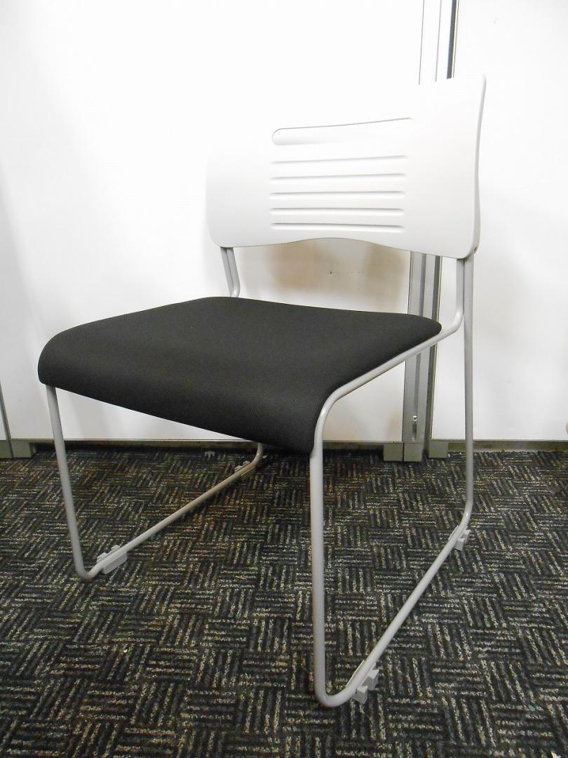 状態良好スタッキングチェアが入荷しました　【ロット】
                        PMCシリーズ
                                    中古
            