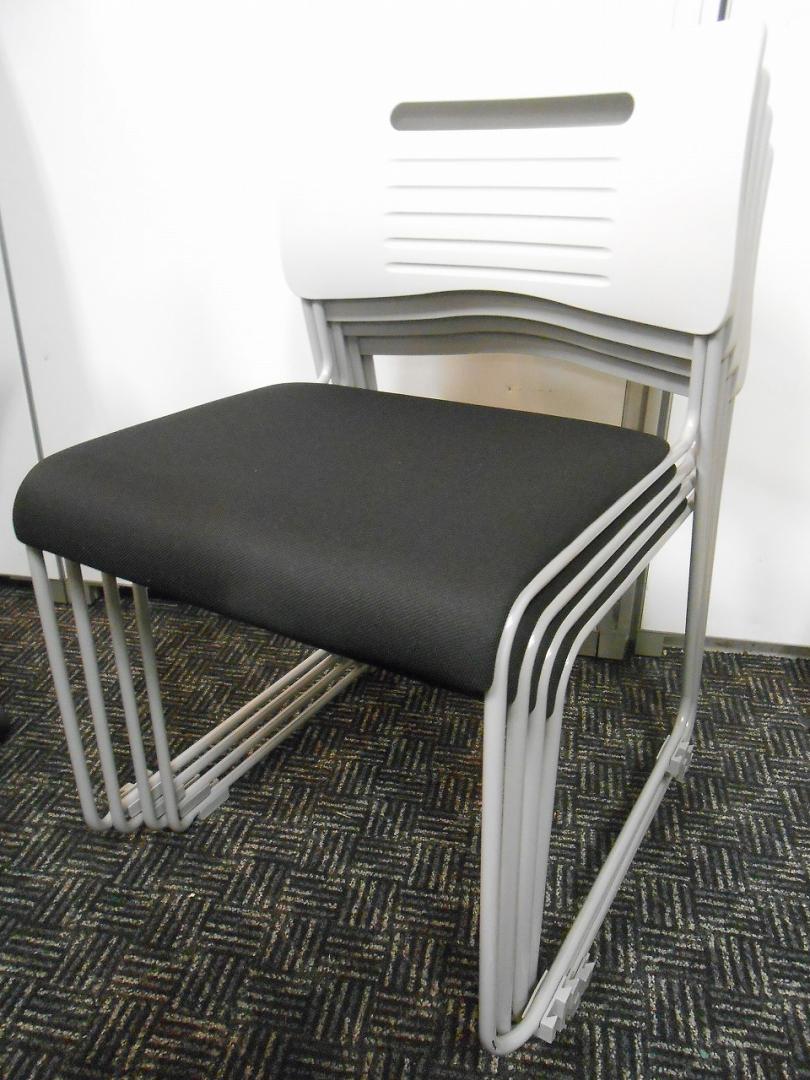 【セット商品】状態良好スタッキングチェア×４脚セットが入荷しました　【ロット】
                        PMCシリーズ
                                    中古
            