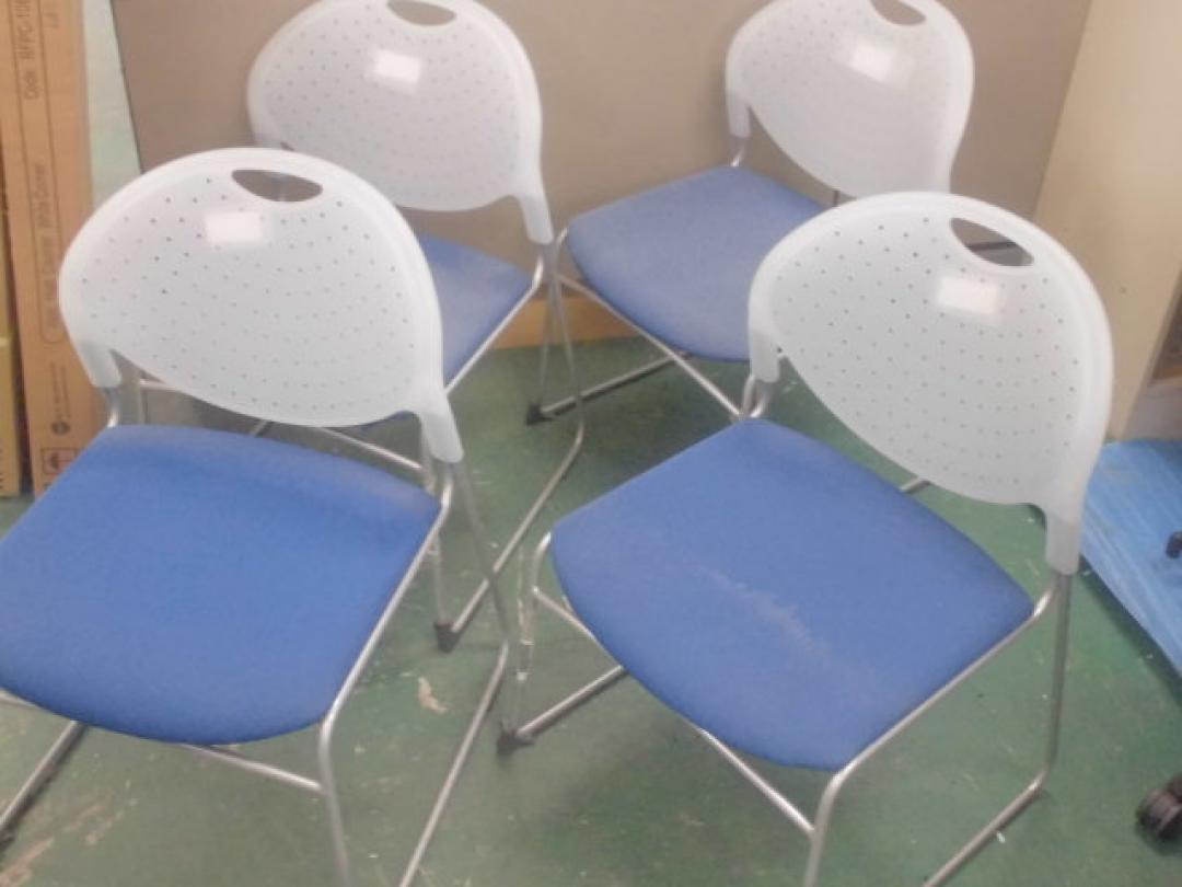 【セット】スタッキングチェア/4脚セット/イトーキ(itoki)製：クリケット(CRIKET) 
                        クリケット(CRIKET) 
                                    中古
            