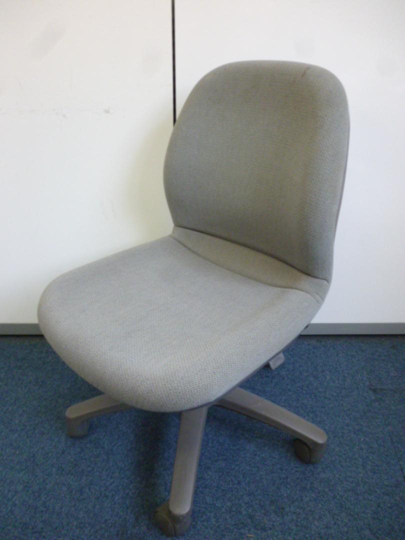 【コクヨ製】【ダイナフィットチェア】【グレー】【肘無】
                        
                                    中古
            