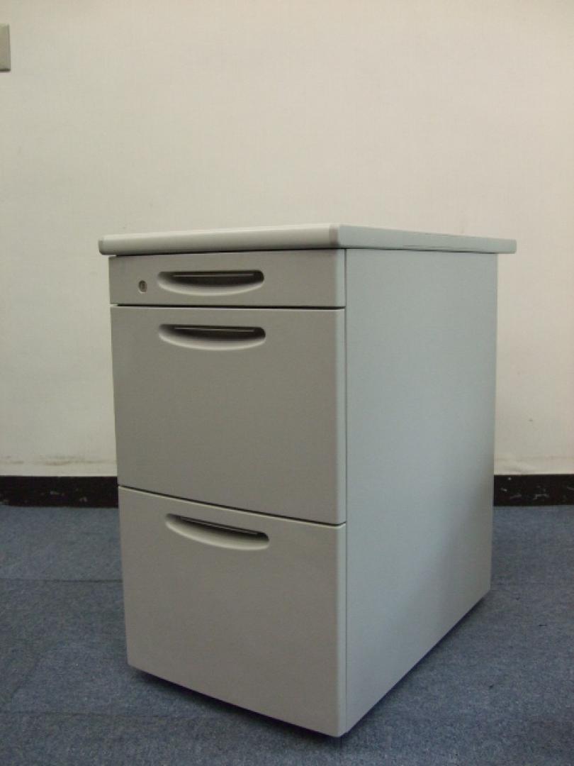 【ロット】【美品】オカムラ製３段脇机入荷！日焼け少なく美品！
                        SD（エスディー）
                                    中古
            