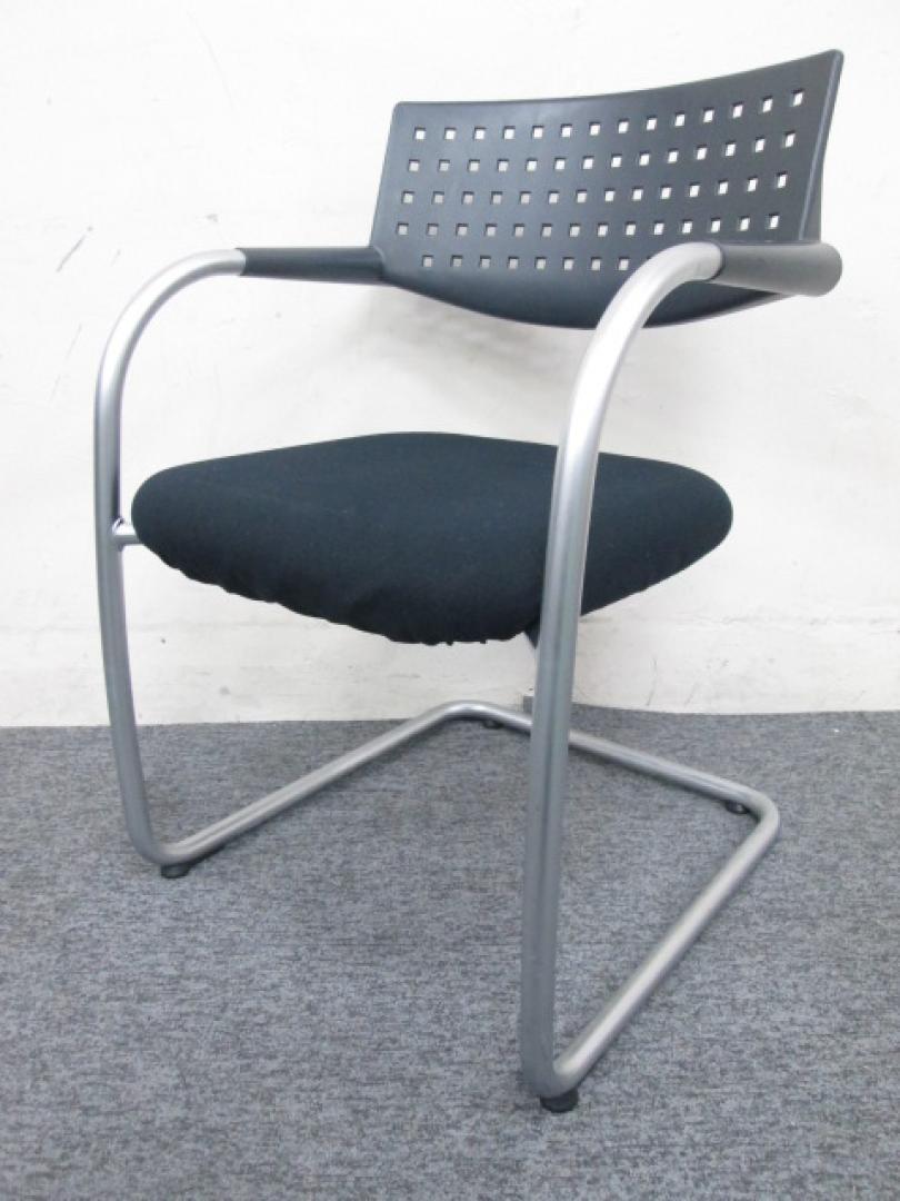 【VITRA（ビトラ）製　ミーティングチェア】
                        
                                    中古
            
