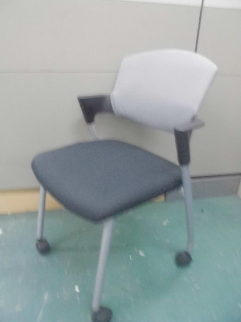 スタッキングチェア/コクヨ製/prottyシリーズ/座り心地は最高です
                        prottyシリーズ
                                    中古
            