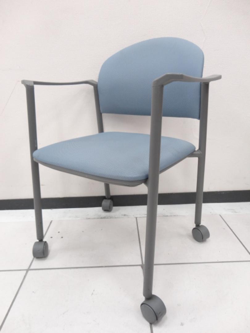 【状態良好品】ミーティングチェア｜ブルー【キャスター付】
                        
                                    中古
            