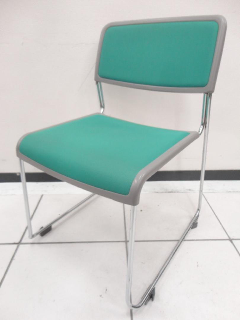 【中古チェア】スタッキングチェア｜明るいグリーンです！【状態良好品】
                        
                                    中古
            