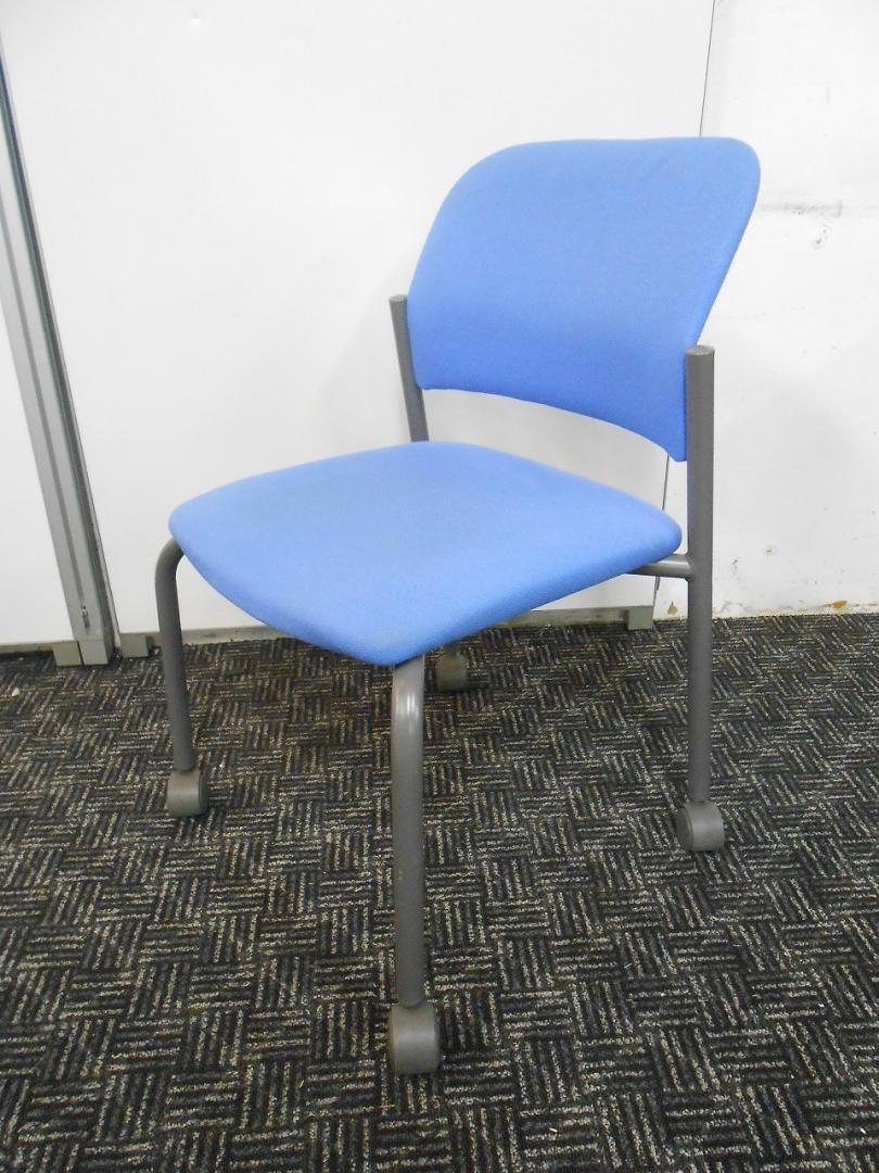 ■人気のミーティングチェア■残り一脚
                        会議用イス100シリーズ
                                    中古
            