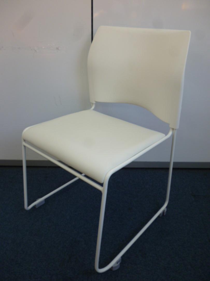 【ロット入荷】16脚揃います【ホワイト】【スタッキングチェア】
                        
                                    中古
            
